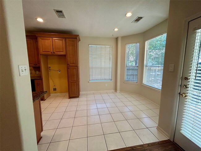 Building Photo - 14 N Winterport Cir