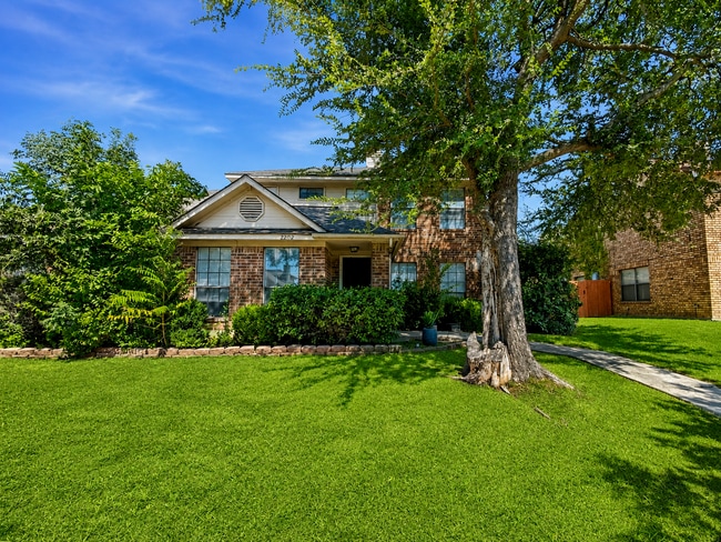 Building Photo - Spacious, Updated Townhome in Garland