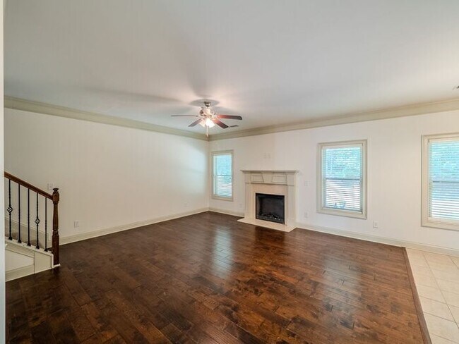 Building Photo - 512 Watercourse Way