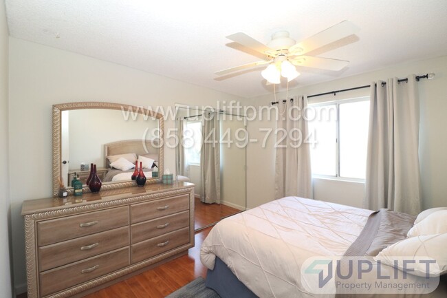 Building Photo - Spacious 4-Bed, 3-Bath Home with Unique Fe...