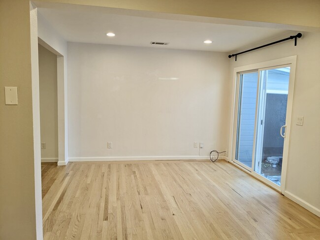 Entertainment Area - 5029 Barrett Ave