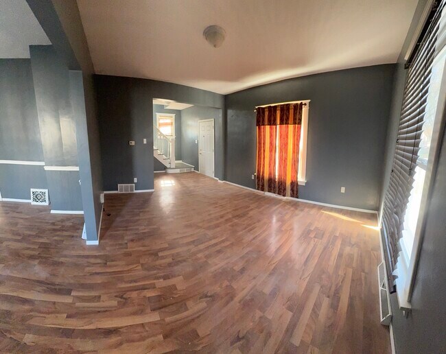 LIVINGROOM - 630 E Central Park Ave