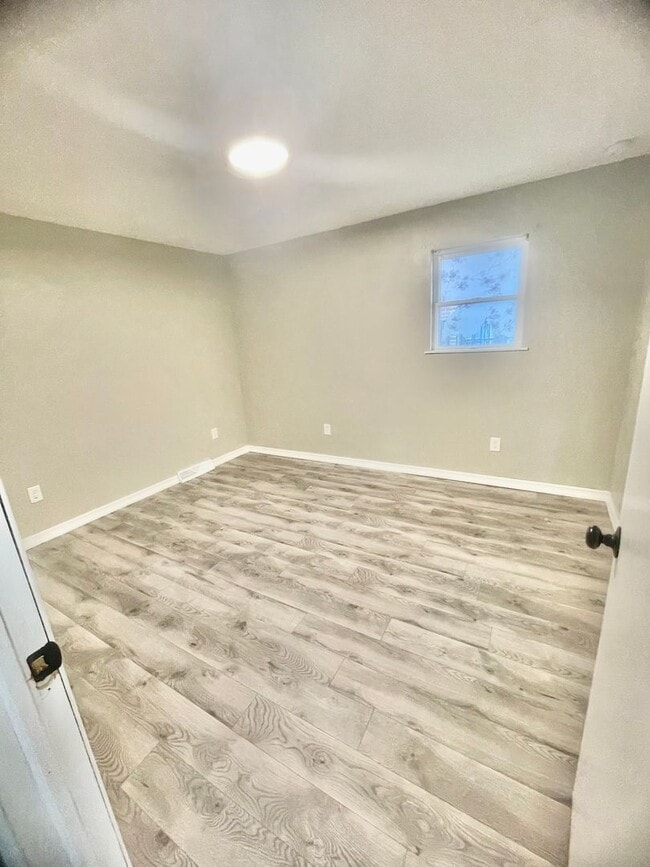 Building Photo - UPDATED 2 Bed 2 Bath-Pittsburgh Pa