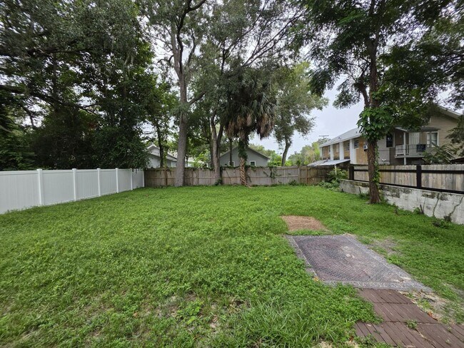 Building Photo - 447 Avenue A NE