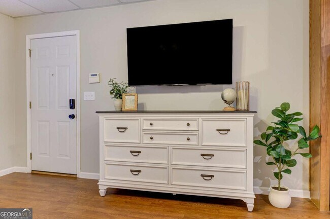 Building Photo - 2535 Hickory Rd