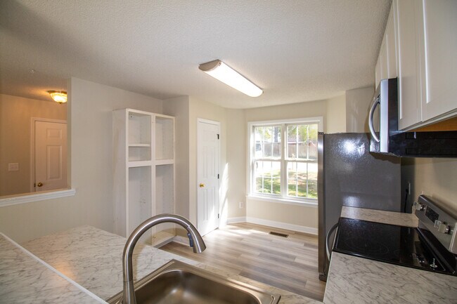 Building Photo - 223 Gregory Dr