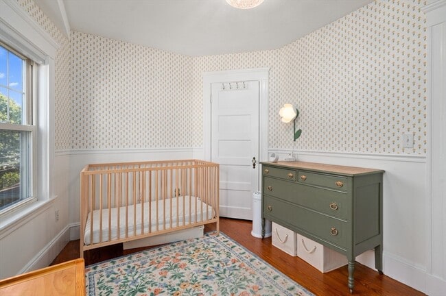 Building Photo - 32 Charles St