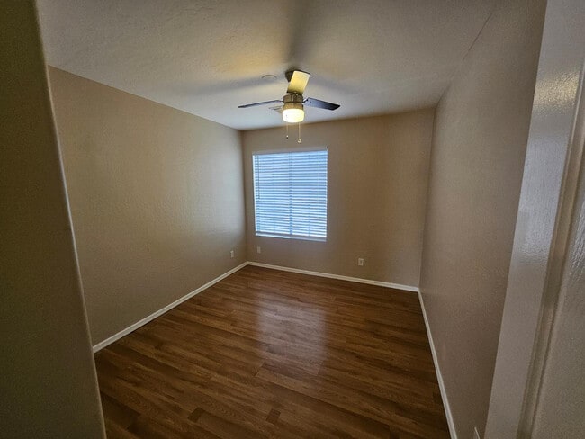 Building Photo - 2863 E Oakland Ct