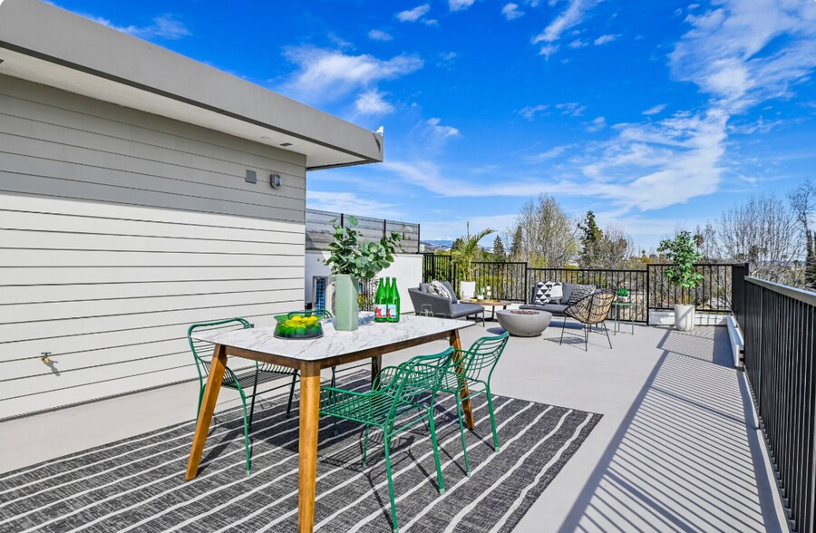 Building Photo - 1358 N Fairfax Ave