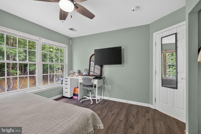 Building Photo - 13016 Pilgrims Inn Dr