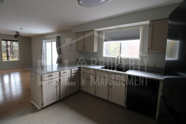 Building Photo - Peaceful 2-Bedroom Home Near Branson, MO –...