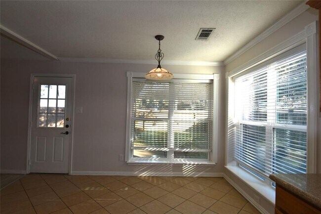 Building Photo - 22402 Rangeview Dr