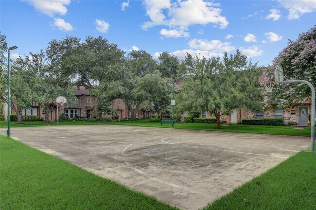 Building Photo - 2253 Triway Ln