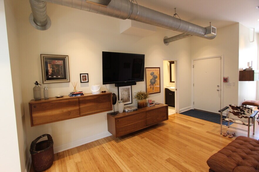 Kitchen Counter - 139 7th St