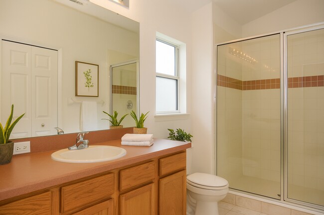Building Photo - 4 Bedroom Pool Home Available Now!