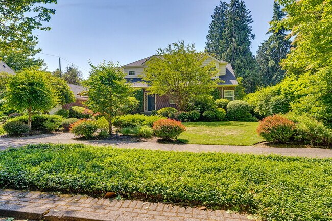 Building Photo - 616 SE Andover Pl