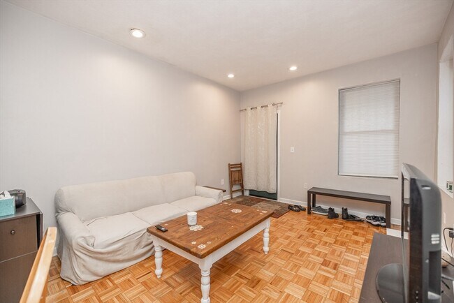 Building Photo - 404 Meridian St