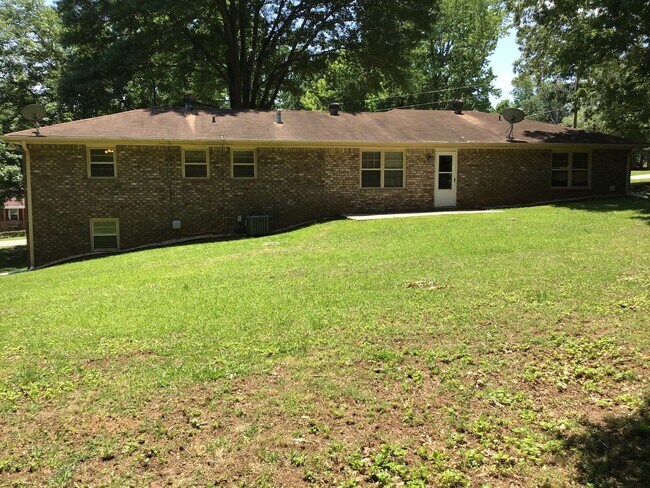 Building Photo - Chapel Hill!