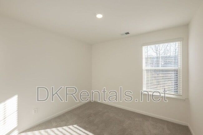 Building Photo - 724 Warm Rays Wy