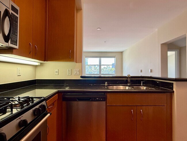 Building Photo - Beautiful 2 bedroom, 2 bath condo for rent...