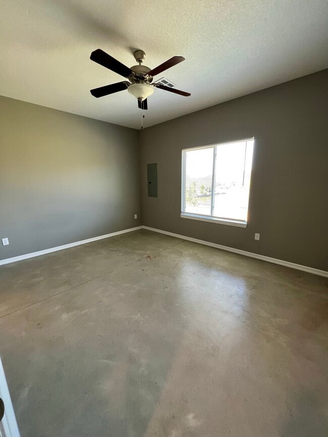 Building Photo - 4801 N Hillside Ct