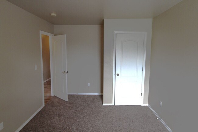 Building Photo - 4616 SE 77th St