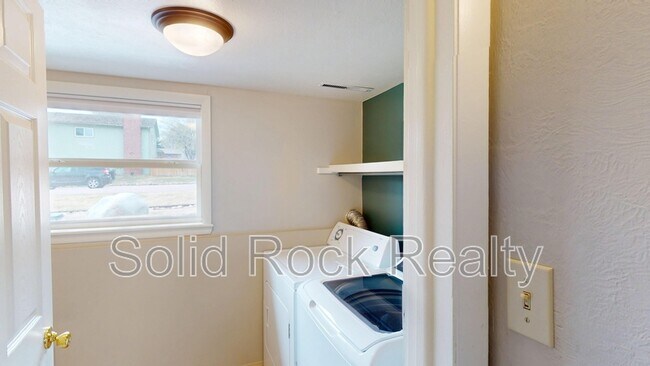 Building Photo - 535 Silver Spring Cir