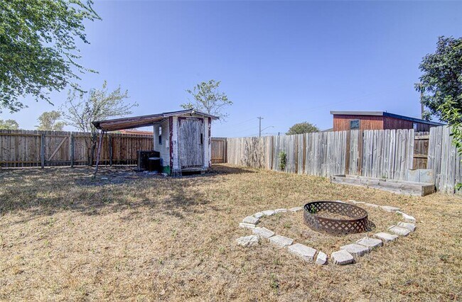Building Photo - 4605 Ribbecke Ave