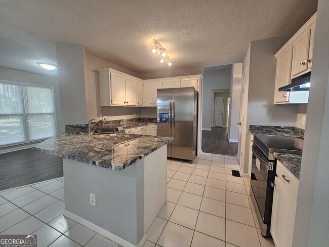 Building Photo - 30 Glenridge Dr