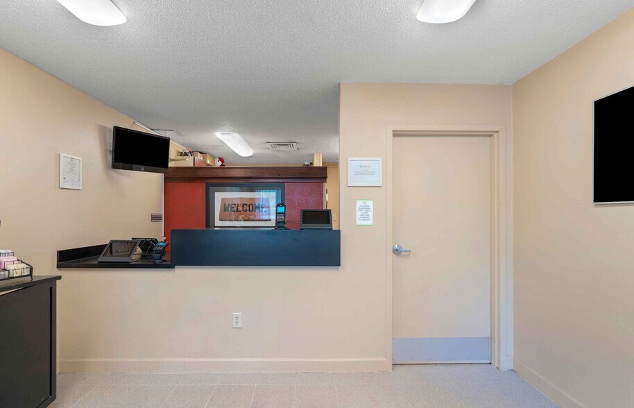 Building Photo - Furnished Studio-Virginia Beach - Independ...