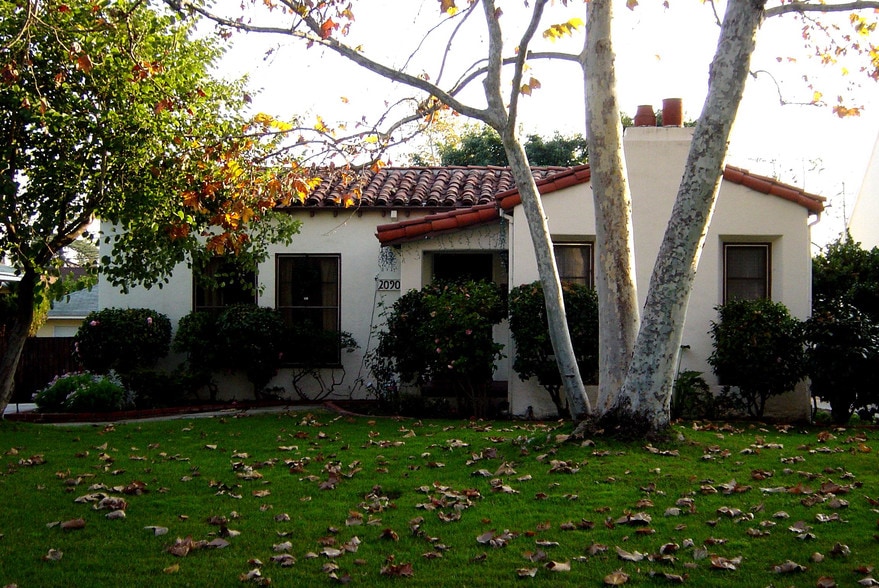 Primary Photo - 2090 E Mountain St