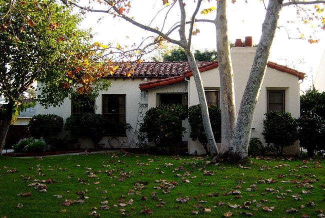 Building Photo - 2090 E Mountain St