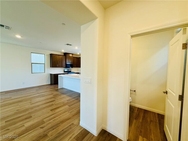 Building Photo - 1544 Little Penguin St