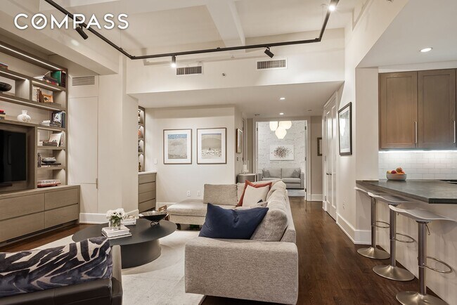 Building Photo - Extra Large Loft Condo in SoHo.