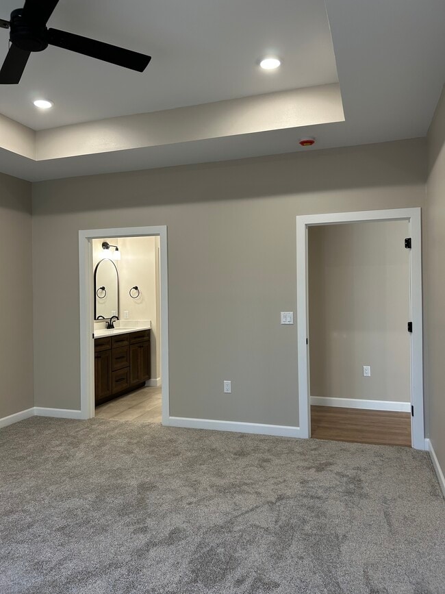 Building Photo - 1112 Reserve St N