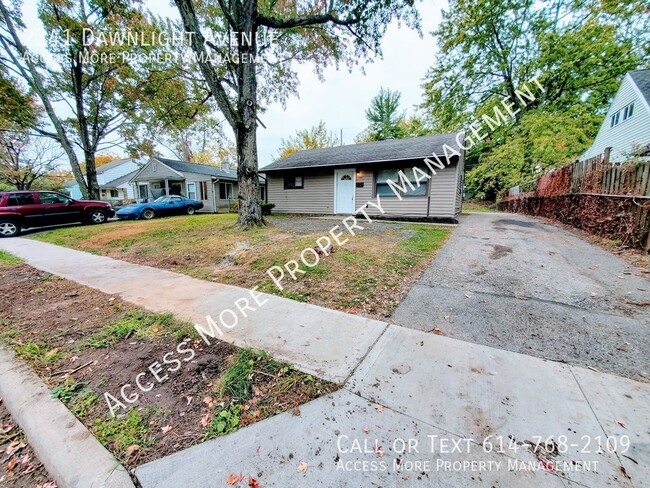 Building Photo - CHARMING & NEWLY REMODELED THREE BEDROOM H...