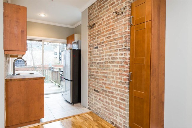 Primary Photo - 605 1st St