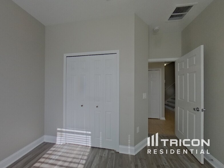 Building Photo - 405 Grassy Key Way