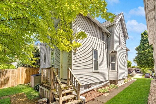 Building Photo - 2407 N Oakland Ave