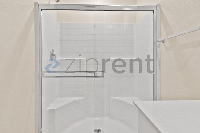 Building Photo - Unit Unit 3
