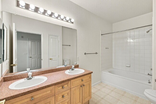 Building Photo - 9557 W San Juan Cir