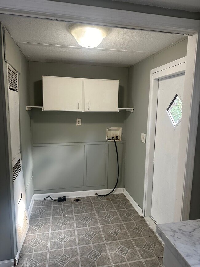 Building Photo - 61 Daniel Dr