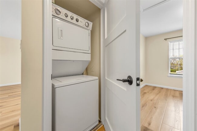 Building Photo - 6303 Spring River Dr