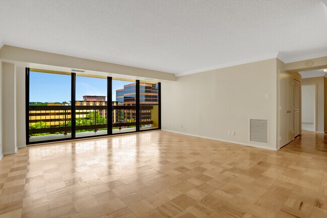 Building Photo - 3800 Fairfax Dr