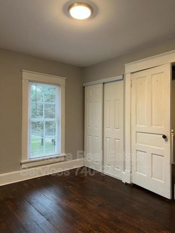 Building Photo - 526 Daniel Ave