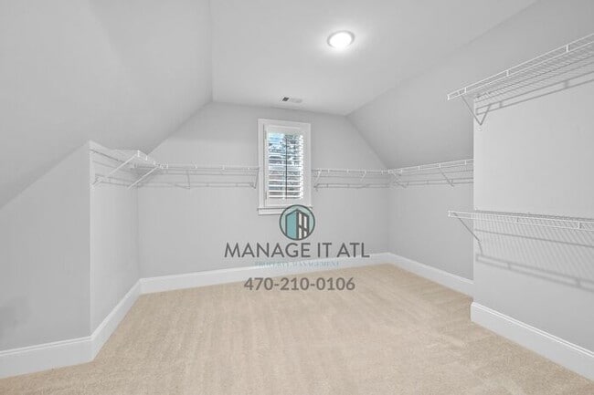 Building Photo - 5 Bedroom House in gated community in Dulu...