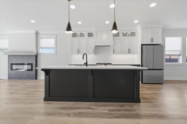 Building Photo - Heart of Eagle 3 Bed 2.5 Bath