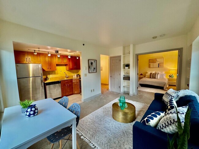 Building Photo - $500 Off First Month's Rent!!!! Charming One-Bedroom near Downtown Seattle!!!