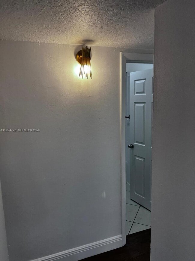 Building Photo - 109 SW 1st Ave