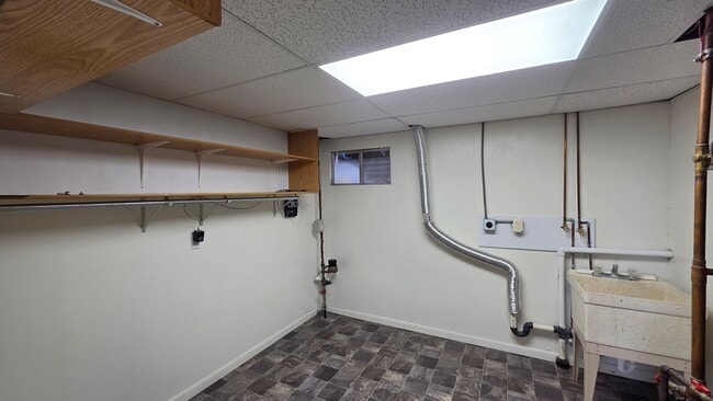 Building Photo - 411 Westview Dr
